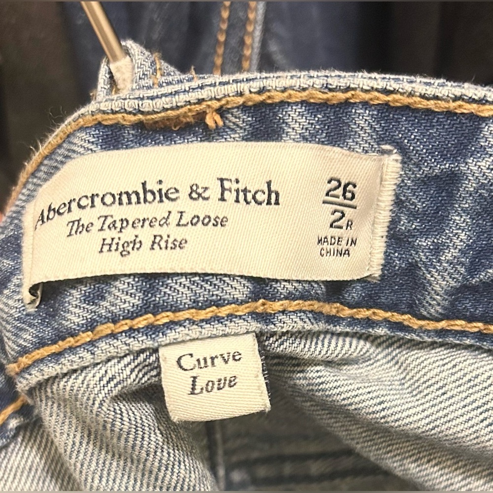 Abercrombie & Fitch Curve Love High Rise Tapered Loose Jean - Picture 5 of 5